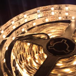 LED лента топло бял цвят 60 диода/метър